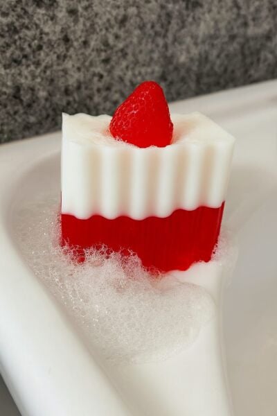 SOO SOAP ANGEL BOMB ÇİLEK DETAYLI SABUN DİLİMİ