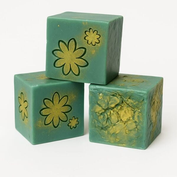 SOO SOAP Zümrüt Gold Çiçek Detaylı El Yapımı Hediyelik Dekoratif Sabun Dilimi